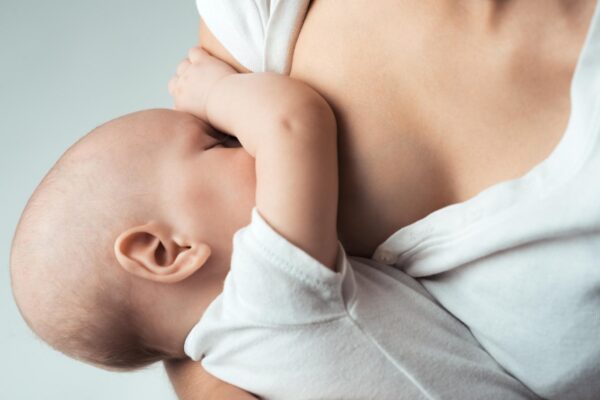 Влияет ли питание мамы на грудное молоко и как нужно питаться кормящим женщинам