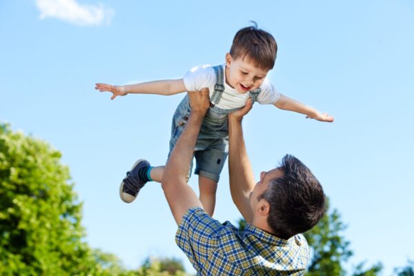 Отцовская роль в воспитании: как влияет отношение с отцом на здоровье и будущее ребенка