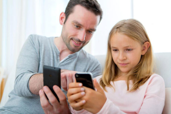 Права и ограничения родителей: можно ли забрать у ребенка телефон