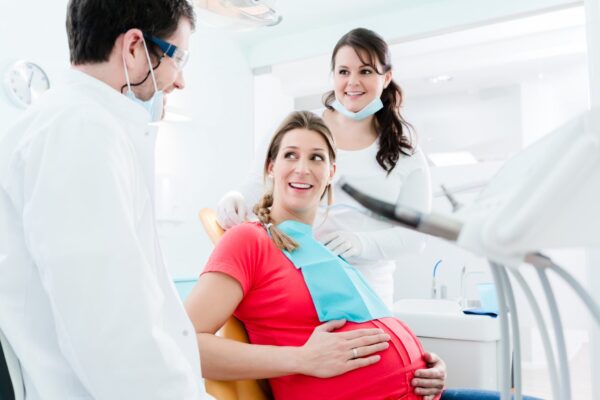 Лечение зубов при беременности: можно ли будущим мамам лечить и удалять зубы, делать анестезию