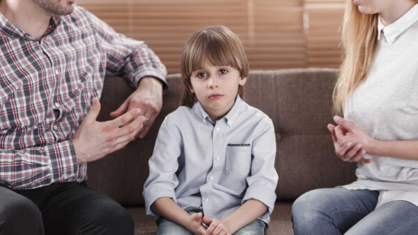 После развода ребенок не хочет общаться с отцом: как исправить ситуацию