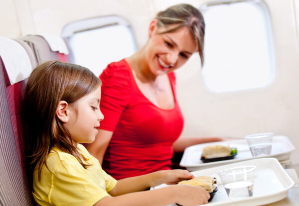 Ребенок боится летать на самолете: причины детской аэрофобии и как с ней справиться