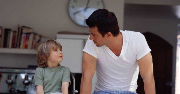 Ребенок не ладит с отчимом: кто виноват, и как исправить ситуацию