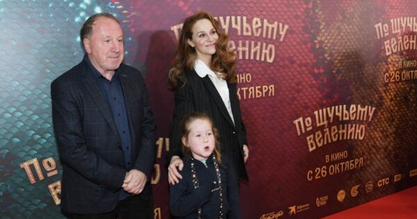 75-летний Владимир Стеклов впервые показал младшую дочь от молодой жены