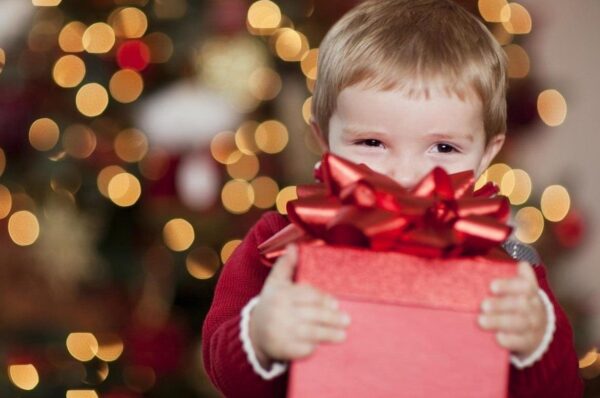 Опасные подарки для детей на Новый год: чего следует избегать при выборе игрушек - рекомендации педиатра