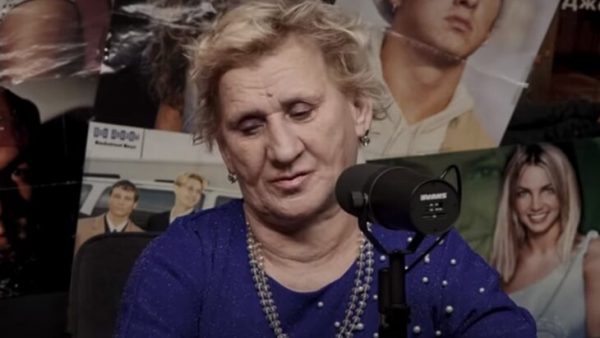 Дочери выгнали жить в подъезд онкобольную мать: скончалась героиня мема «А я думала, сова» Суфия Хайдарова