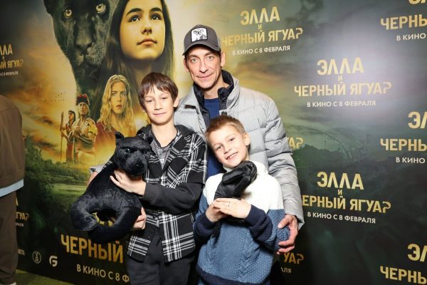 Артем Ткаченко вышел в свет с подросшими сыновьями от разных женщин