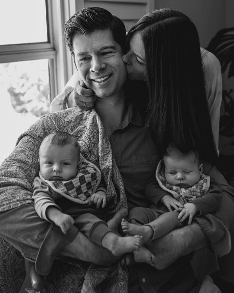 Дочь Стриженовой, живущая в Америке, показала фото с супругом и подросшими сыновьями-близнецами