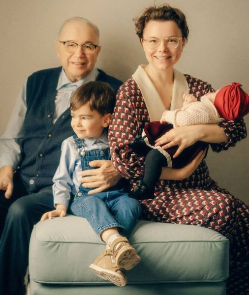 Никто не замечал живота: юморист Николай Бандурин прокомментировал рождение дочери в семье Петросяна и Брухуновой
