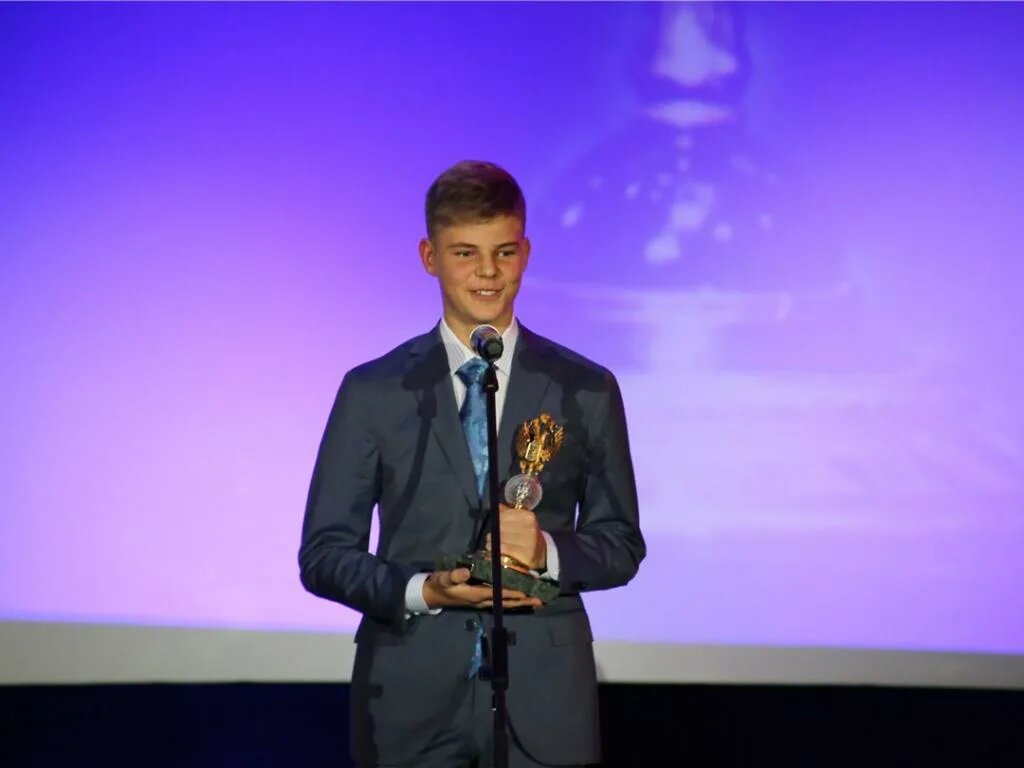 Полина Жжёнова, внучка актера, трагически ушедшая из жизни в молодом возрасте.