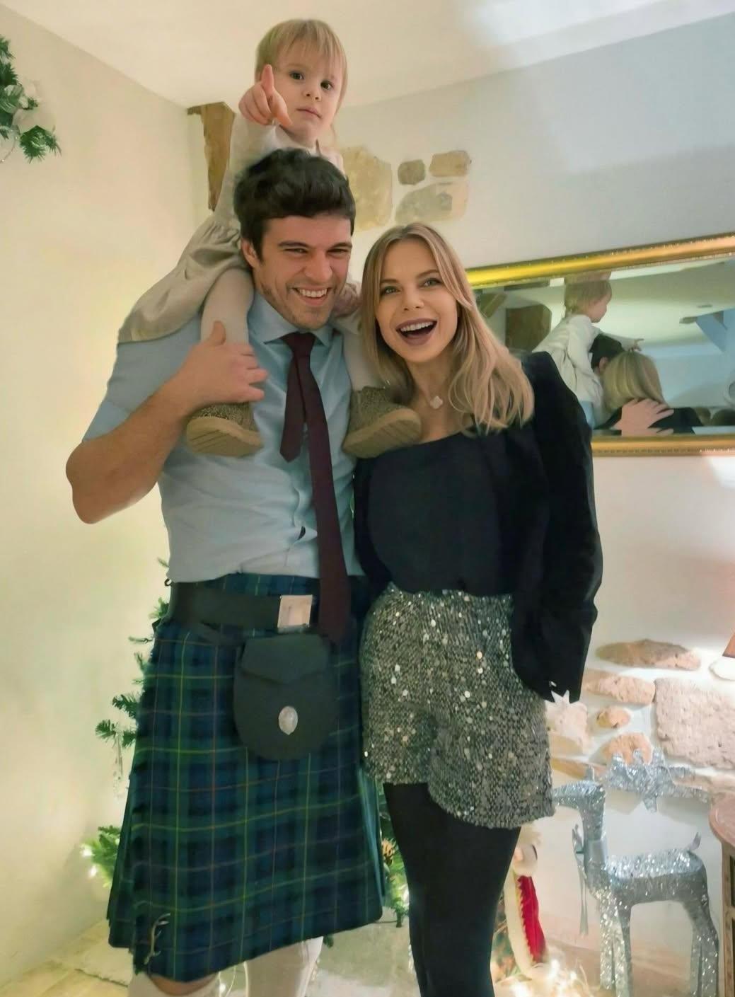 Ольга Рыжкова с дочерью и новым спутником.