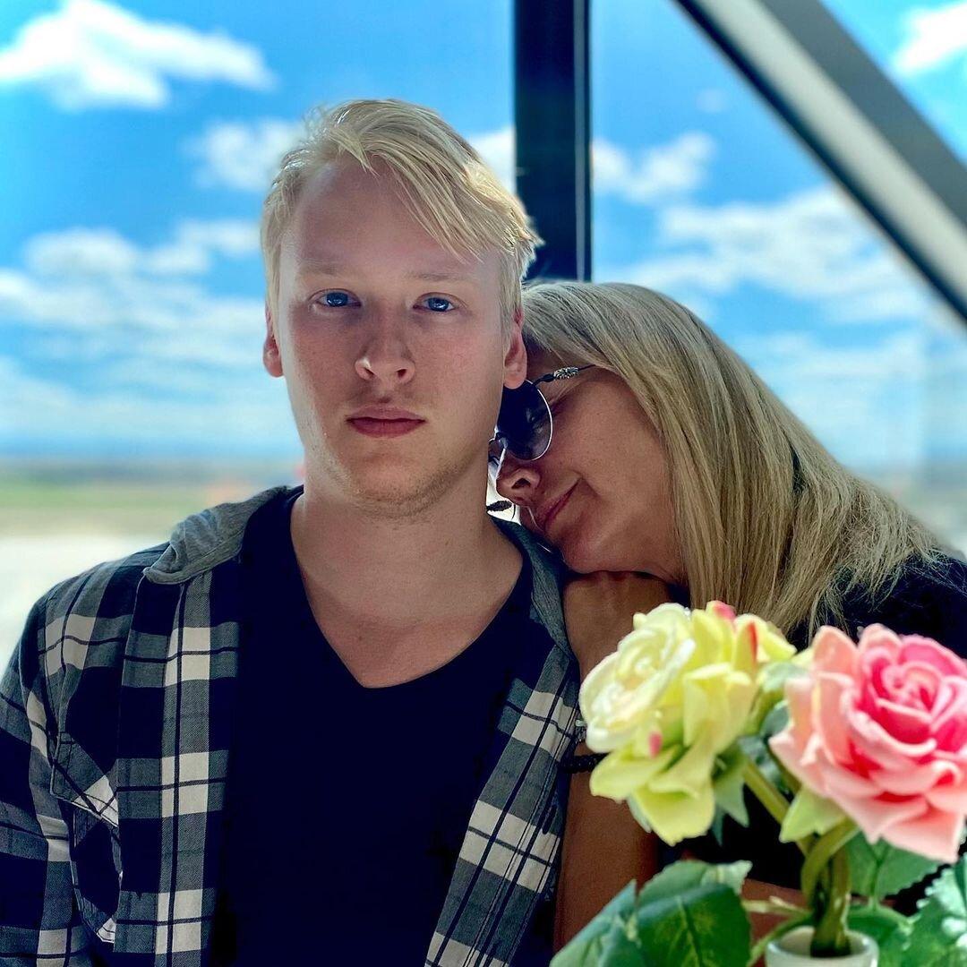 Иван Харатьян с матерью.