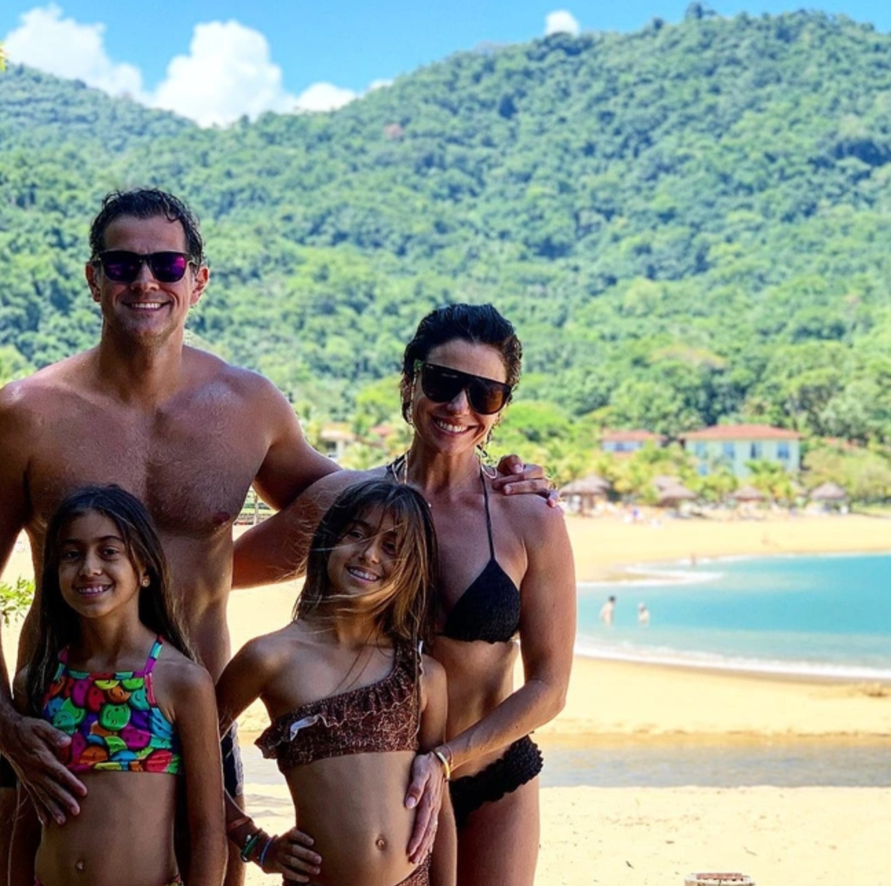 Джованна Антонелли с Леонардо Ногейрой и их дочерьми-близнецами.