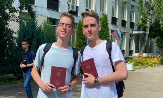 Владимир и Юрий, сыновья Людмилы Татаровой, которым уже 26 лет.