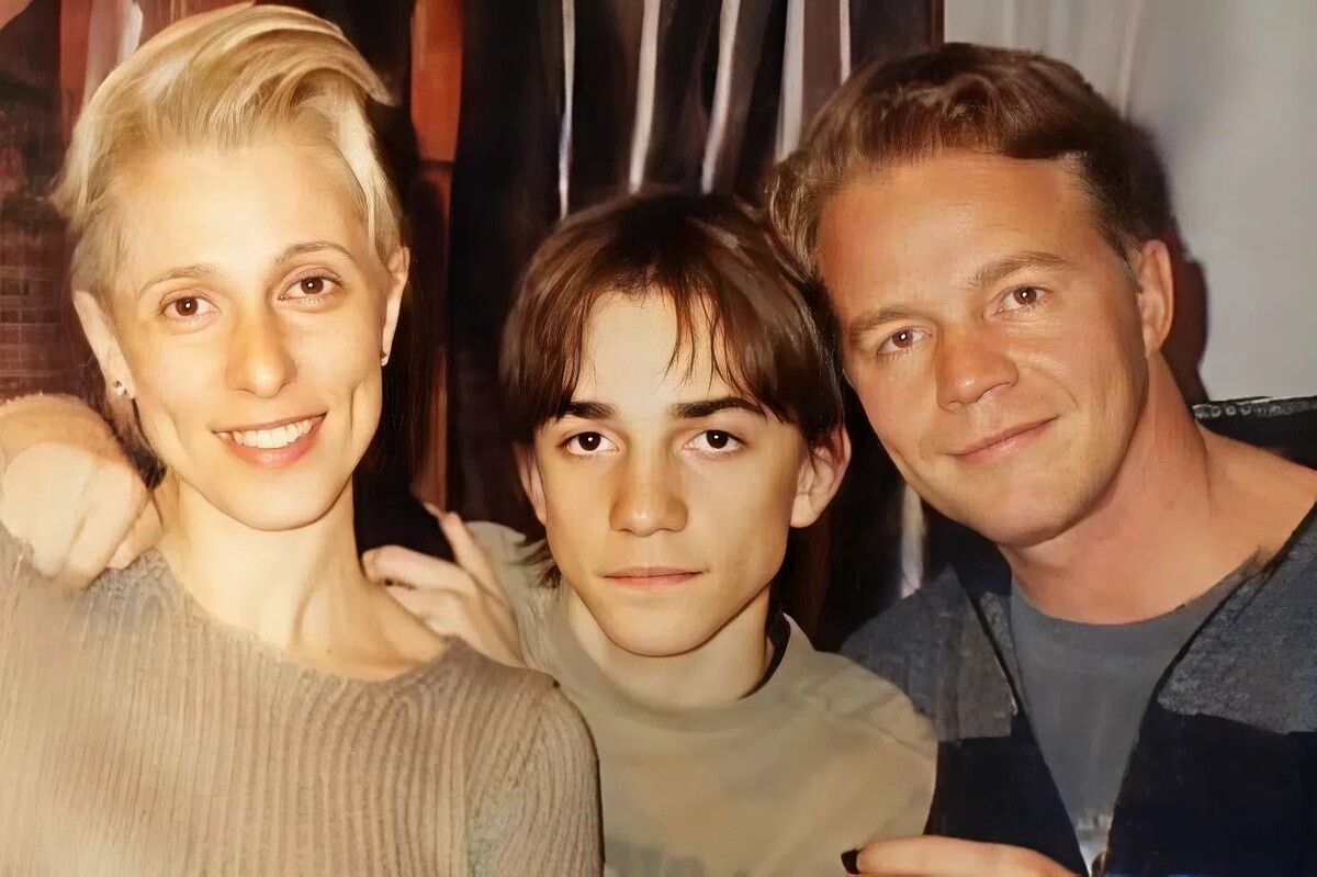 Григорий Кузнецов, пробующий себя в актерской профессии