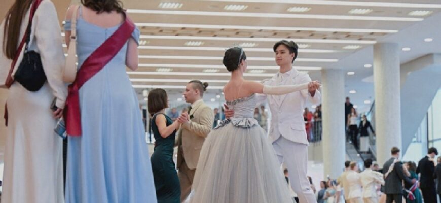 Выпускной в 2026 году: стилист назвала ожидаемые траты на наряды