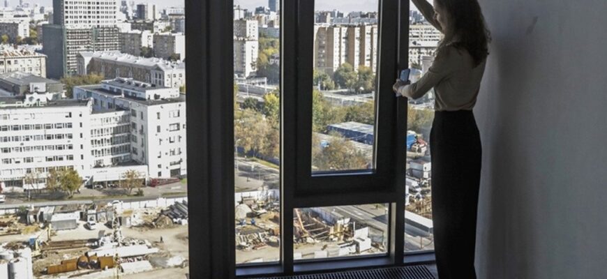 Травматолог: как москитные сетки могут стать смертельной ловушкой для детей