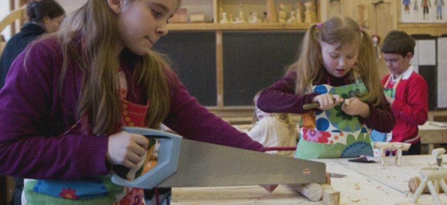 Единый учебник труда: что думают учителя и как это коснется школьников