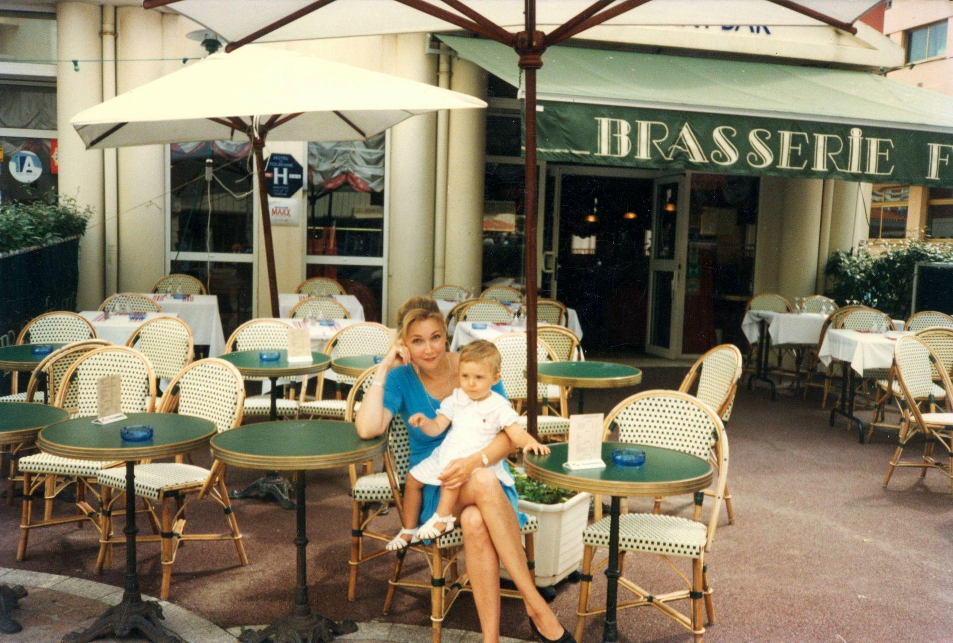 «Удушающая любовь» привела в тюрьму: Как Наталья Захарова 11 лет боролась за дочь Машу?