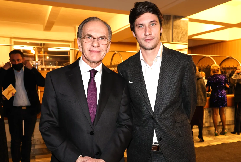 Гордость отца: Алексей Гуськов с сыном Владимиром, продолжателем актёрской династии.