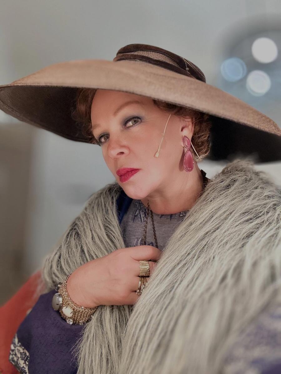 Елена Валюшкина в молодости, полная надежд и ожиданий.