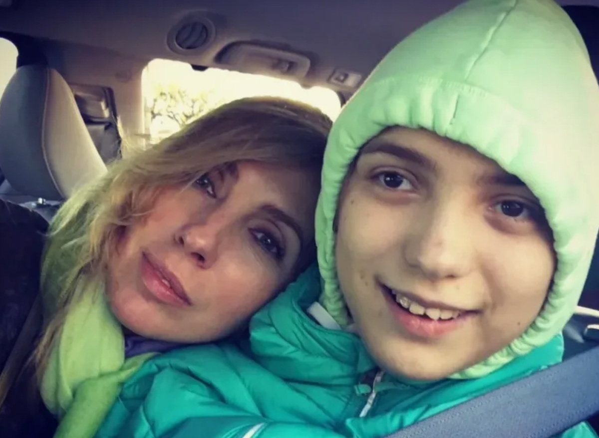 Светлана Бондарчук с дочерью Варварой, окруженной любовью.