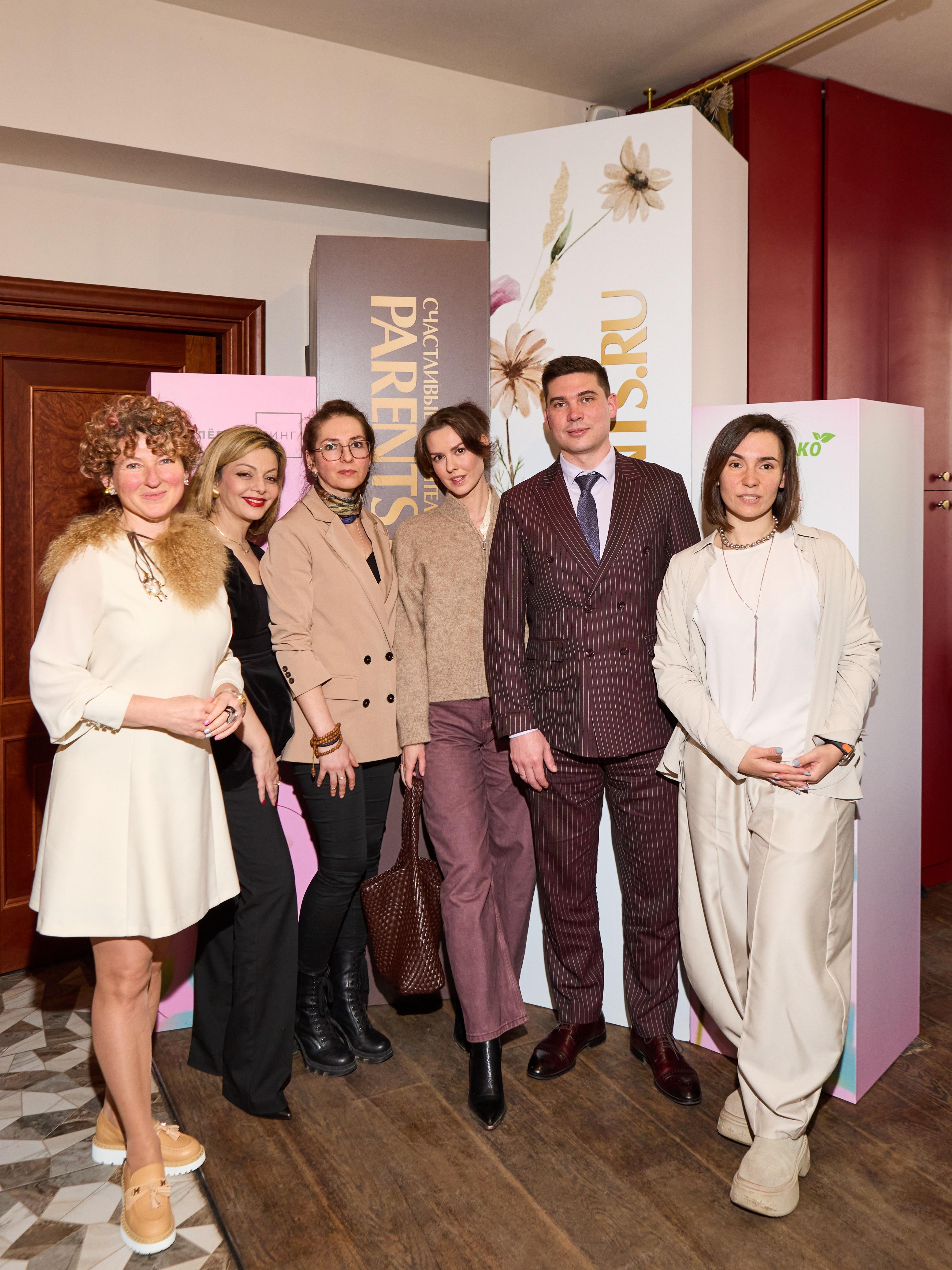 Эксперты и спикеры обсуждают важные вопросы воспитания и развития нового поколения.