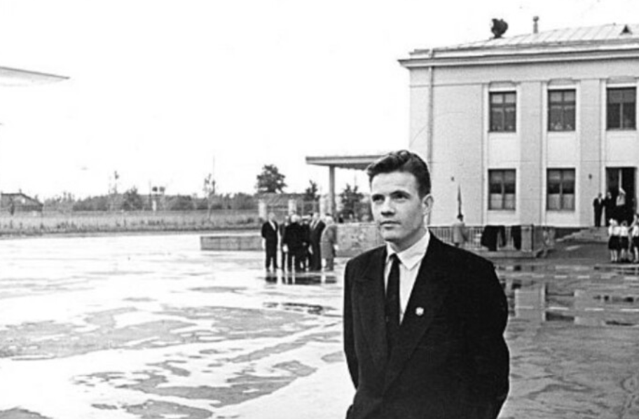 Молодой Алексей Косыгин, будущий глава советского правительства.