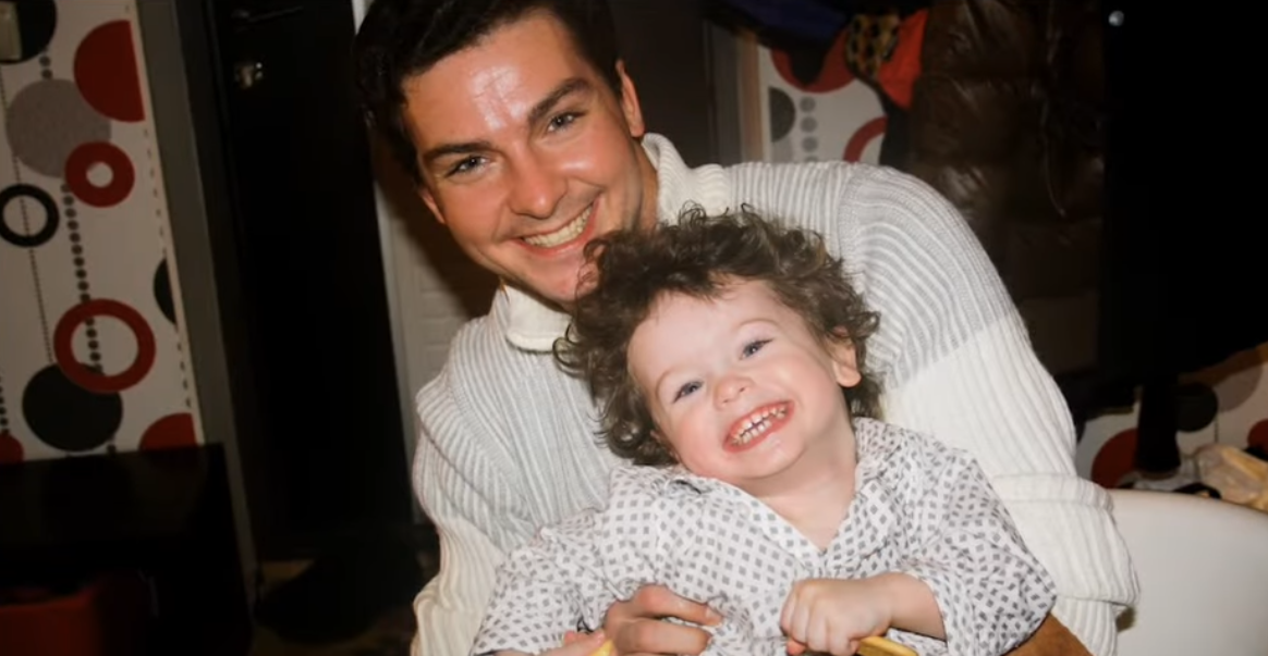 Семейный портрет: Мария Болтнева с тройняшками.