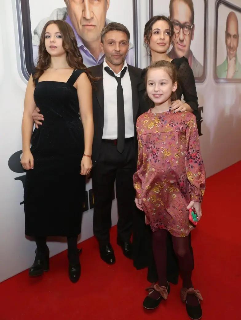 Леонид Барац с дочерьми Елизаветой и Евой, а также второй супругой Анной Моисеевой.