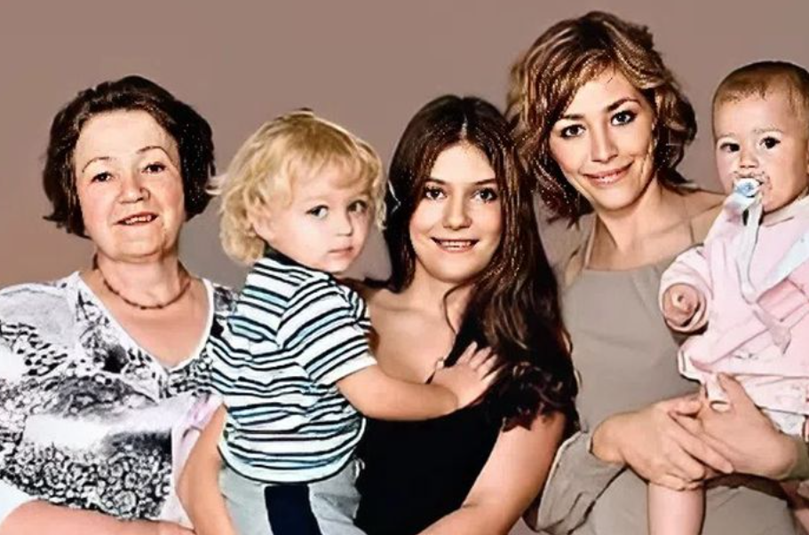 Екатерина Волкова в окружении близких, чьи отношения стали источником глубоких переживаний.