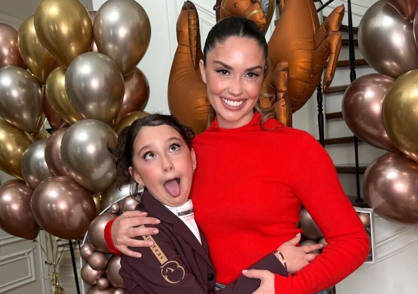 Агата Муцениеце с дочерью Мией: неразрывная связь и поддержка на пути к мечтам.