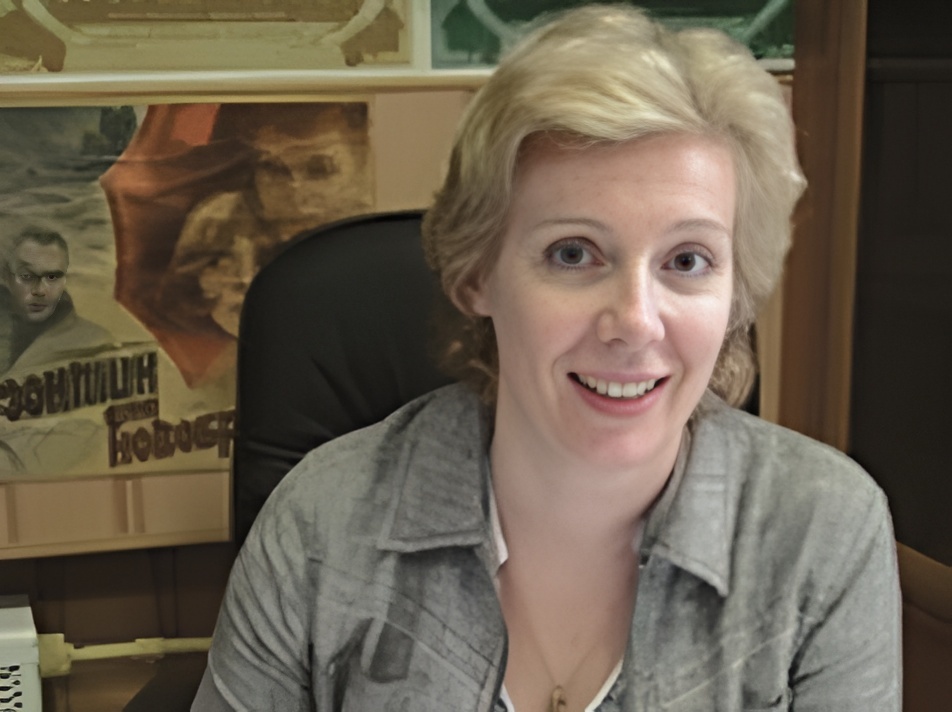 Юлия Жжёнова, младшая дочь актера, пошла по стопам отца, став театральной актрисой и педагогом.