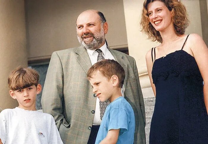 Ирина Метлицкая с сыновьями Никитой и Петром.