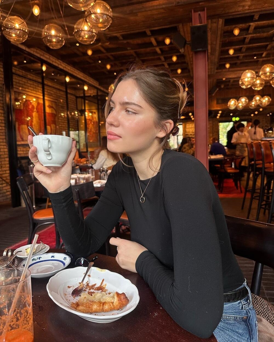 Первый публичный роман Марии с футболистом Фёдором Смоловым.