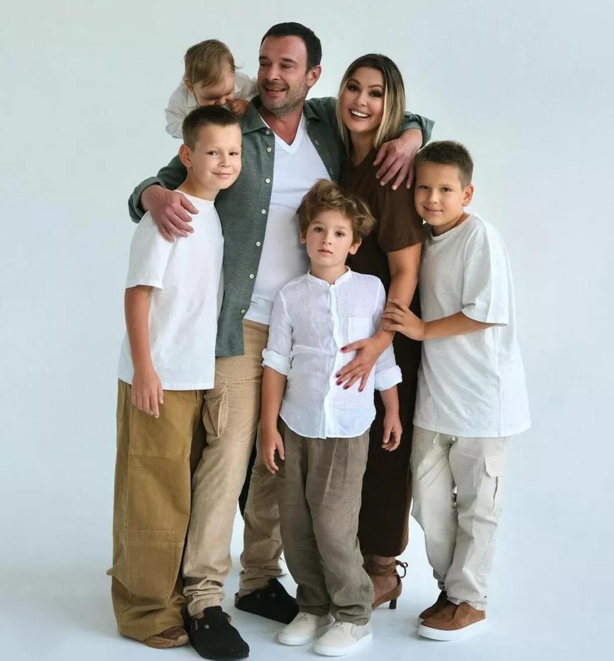 Мария Кожевникова с супругом и сыновьями – воплощение крепкой семьи, но не по всем канонам.