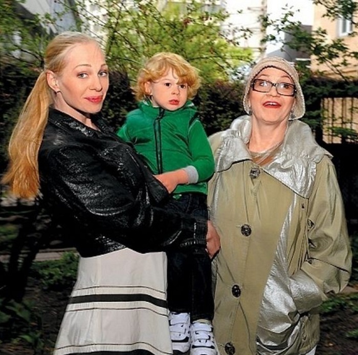 Константин Рудаков сегодня: серьёзно занимается спортом и языками.