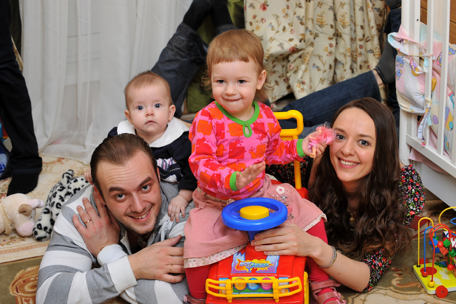 «Ума-то нет»: Как актер в 30 лет потерял дом, но нашел счастье с женщиной, принявшей всех его детей