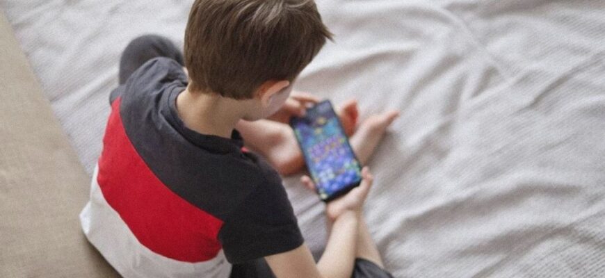 Эксперт: как защитить ребенка от мошеннических игр и покупок в приложениях