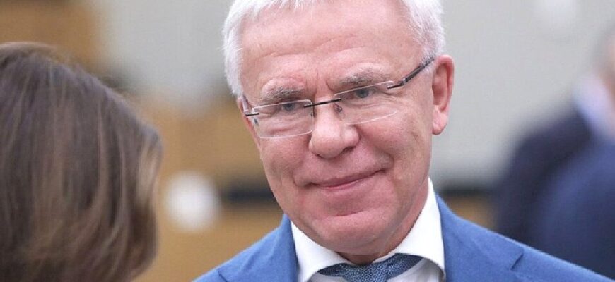 Депутат призвал ужесточить контроль за продуктами в школах и детских садах