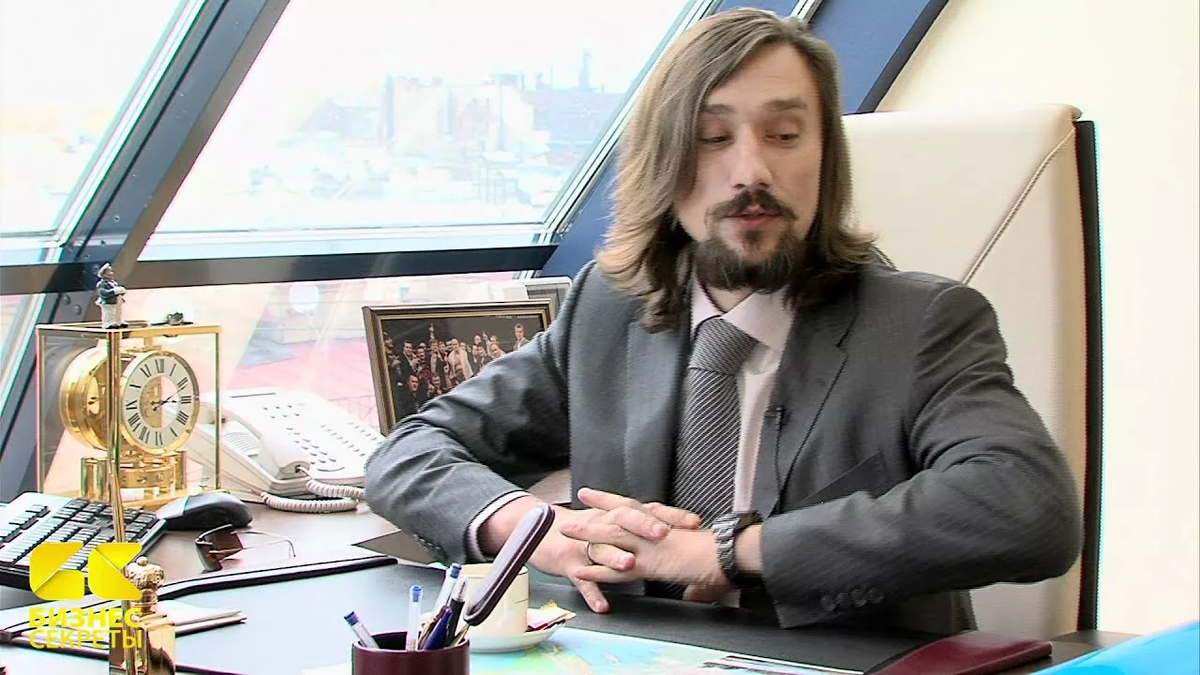 Финансовый успех Матвиенко-младшего был тесно связан с карьерой его матери.