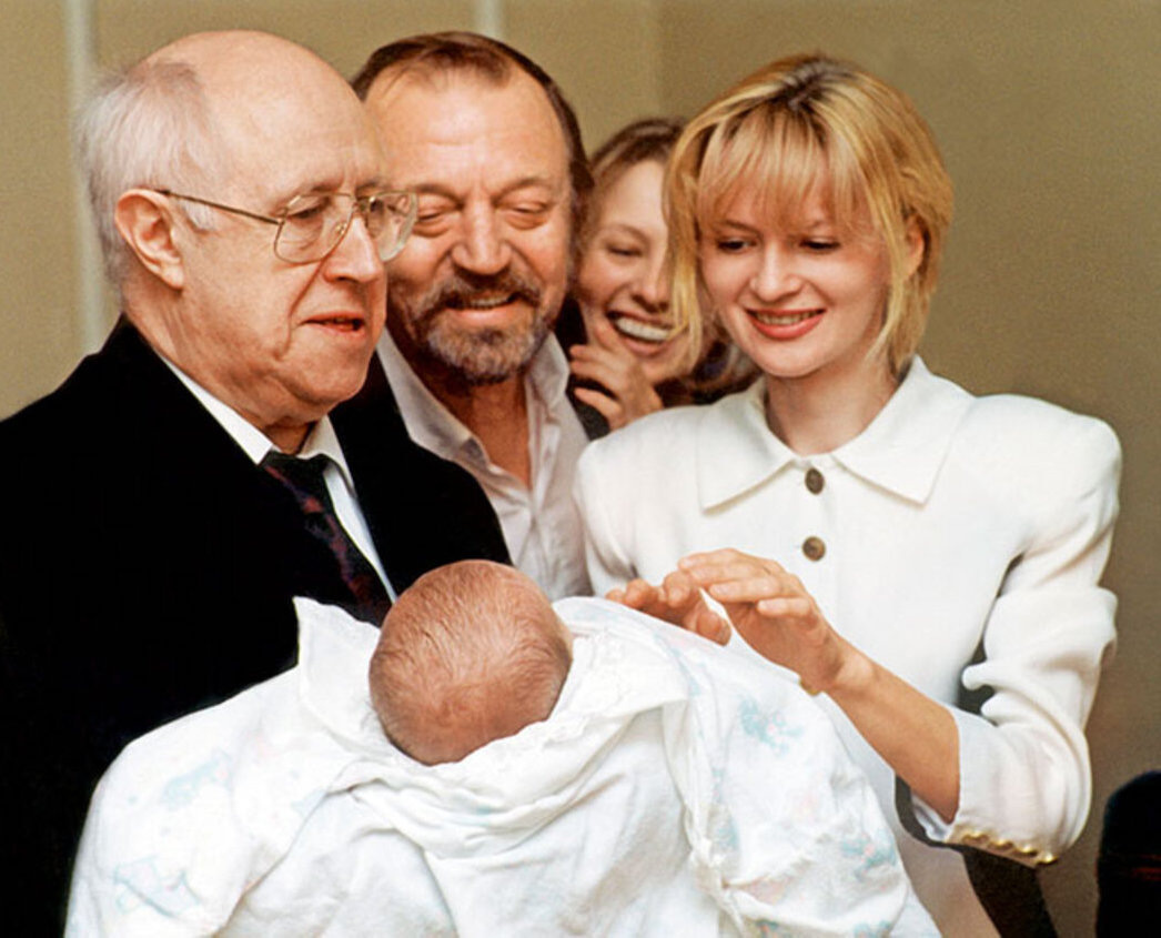 Анатолий Ромашин и Юлия Иванова, их любовь была искренней.