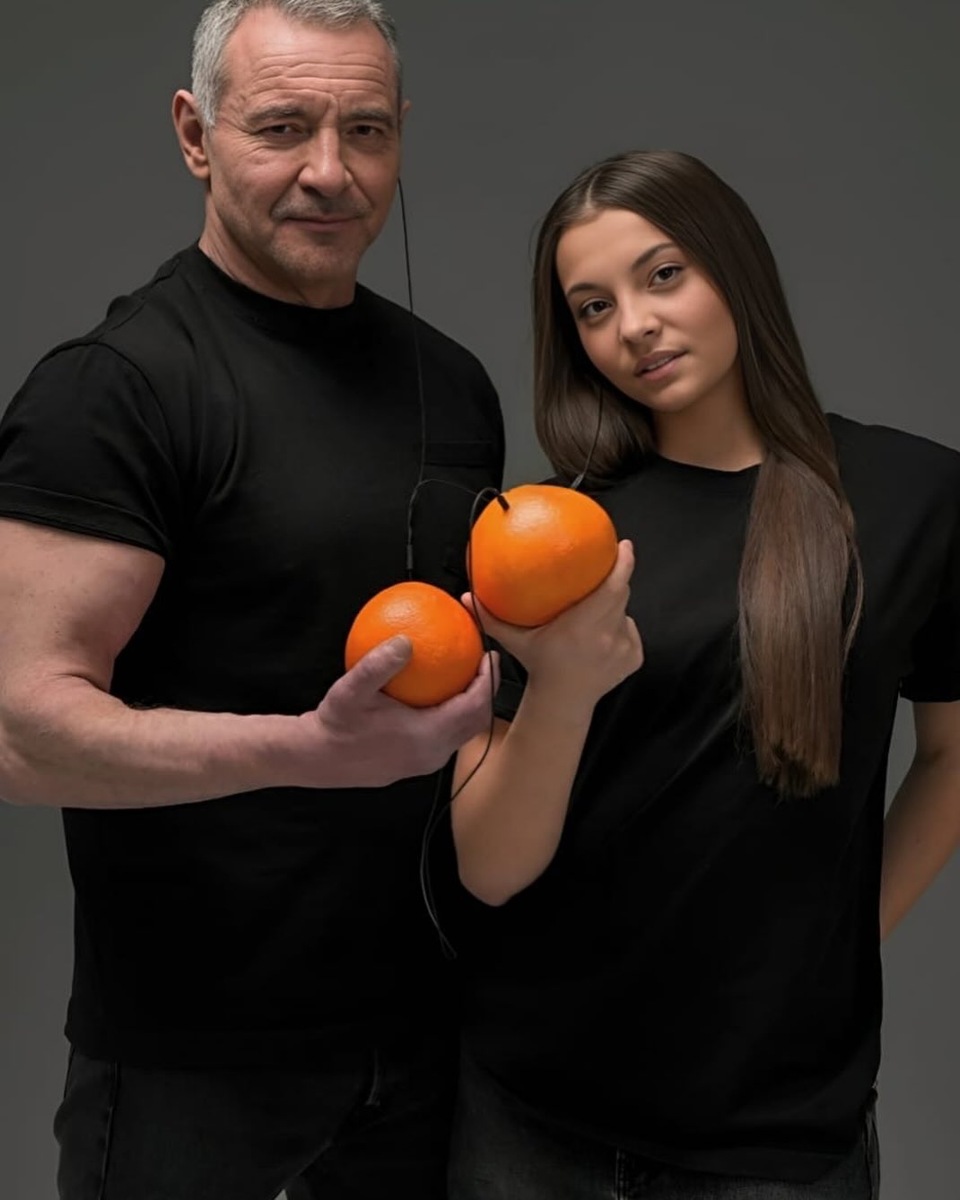 В Софи удивительным образом сочетаются черты обоих родителей: мамин взгляд и папина улыбка.