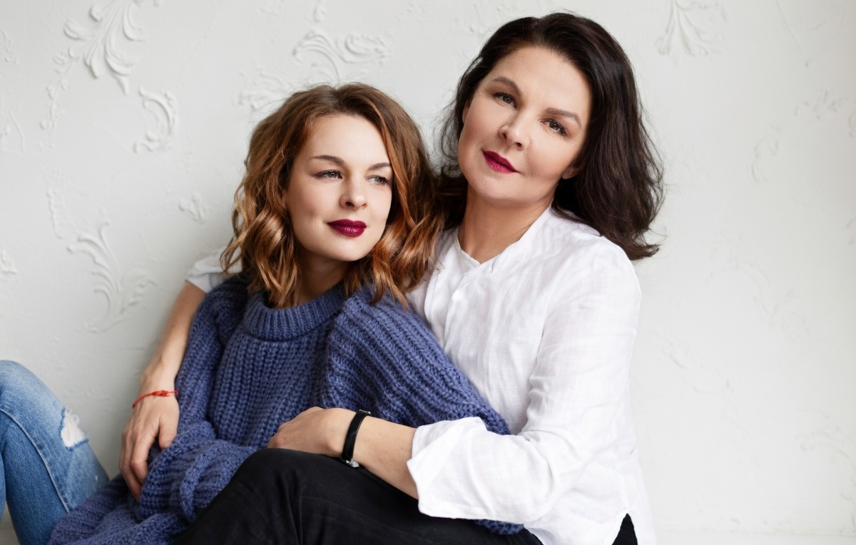 Актрисы Лика Нифонтова и Дарья Урсуляк.