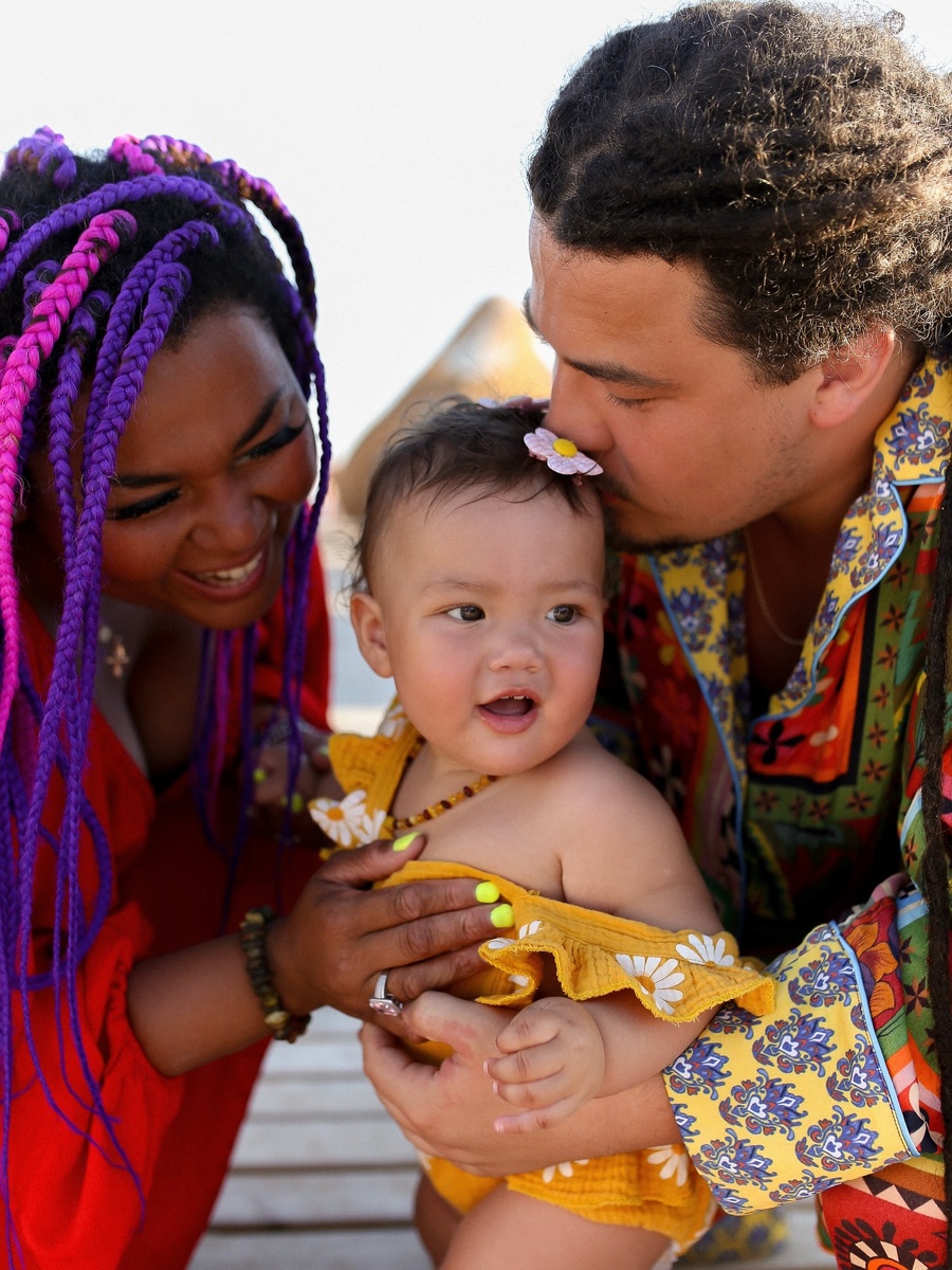 Счастливая семья в полном составе.