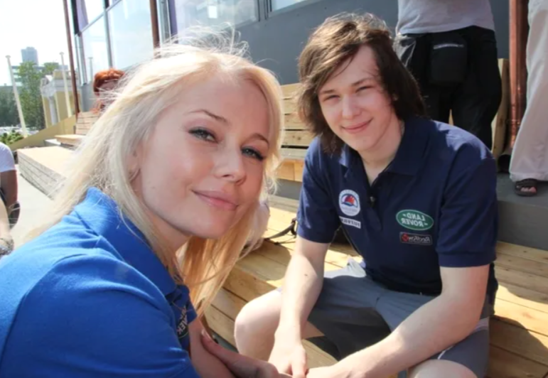 Елена Корикова с повзрослевшим сыном Арсением