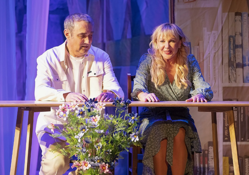 Константин Юшкевич на сцене театра Моссовета.