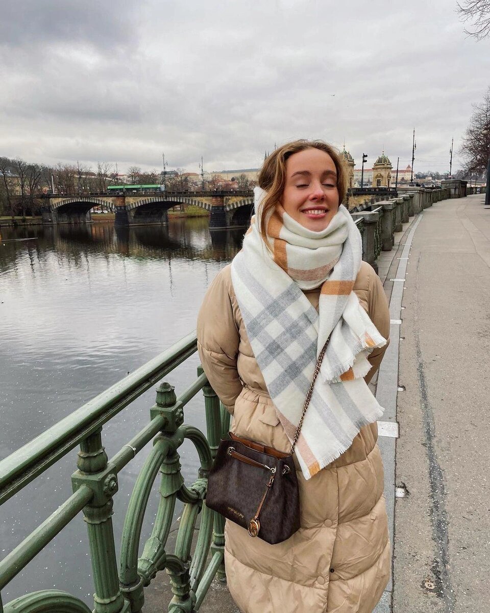 Дмитрий Исаев с гордостью говорит о своих взрослых дочерях.