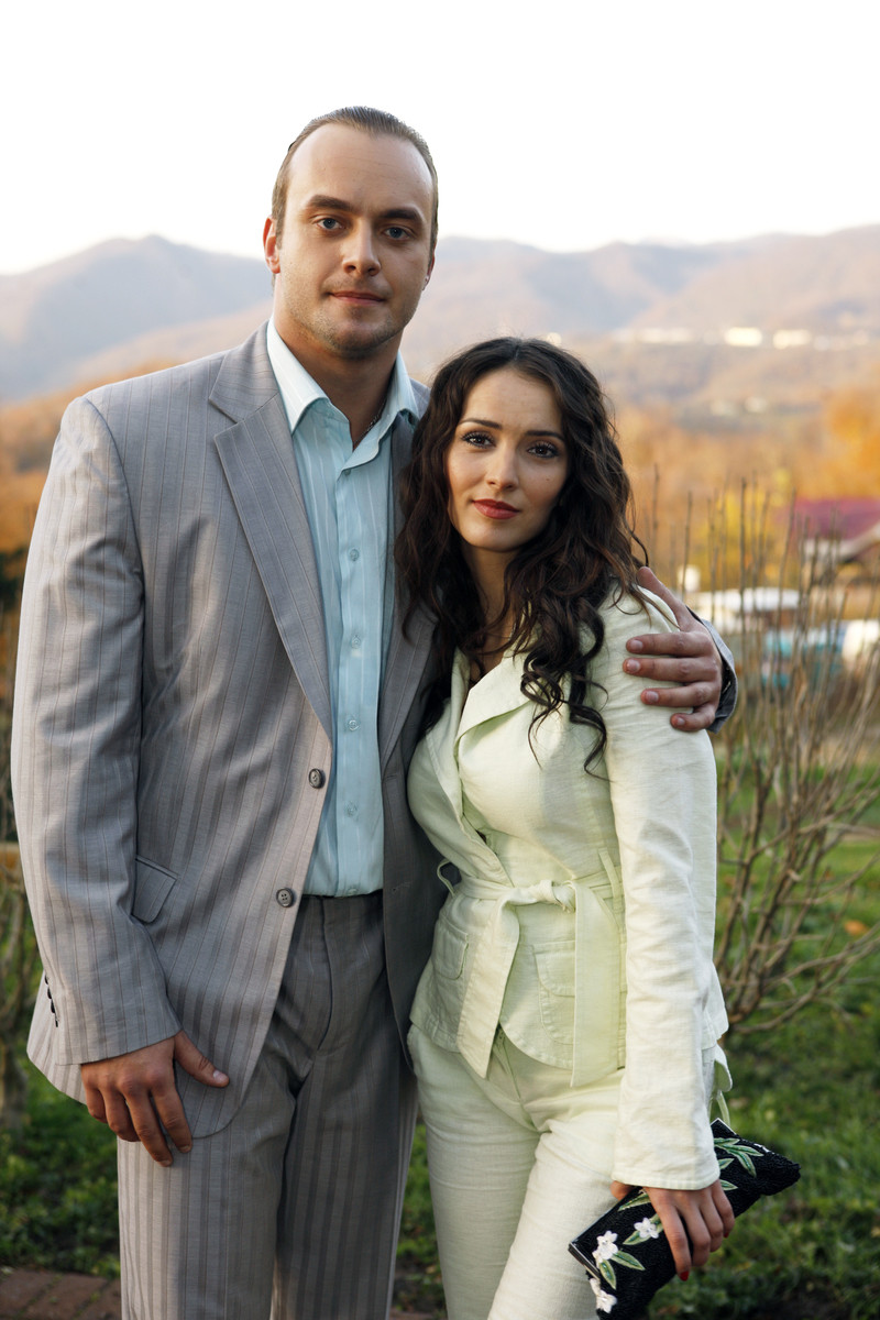 «Ума-то нет»: Как актер в 30 лет потерял дом, но нашел счастье с женщиной, принявшей всех его детей