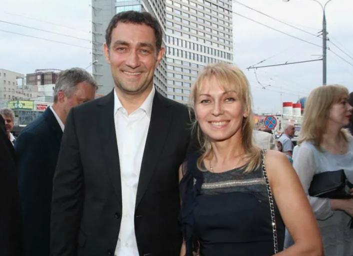 С актрисой Натальей Сурковой в мелодраме «Развод по собственному желанию».